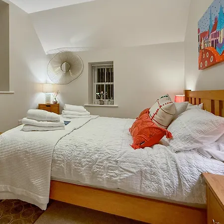 The Court House - Uk43908 실로스